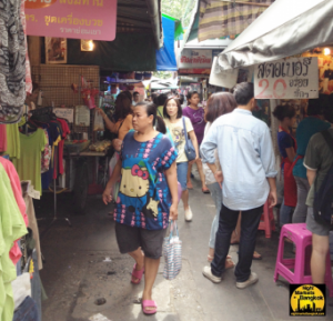 Shopping at Wang Lang Market